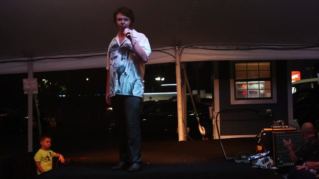 Nick Perkins sings 'Patch It Up' Elvis Week 2016