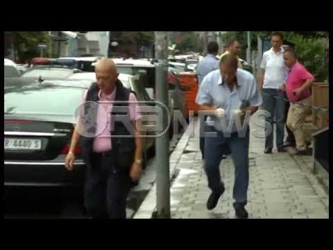 Ora News - Çajnë murin dhe vjedhin bankën në Tiranë: Dyshohet se janë marrë 19 mln lekë të reja