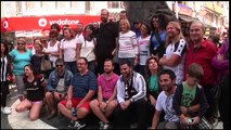 Decenas de personas se manifiestan en Turquía en solidaridad con la enfermera que fue atacada por llevar pantalón corto