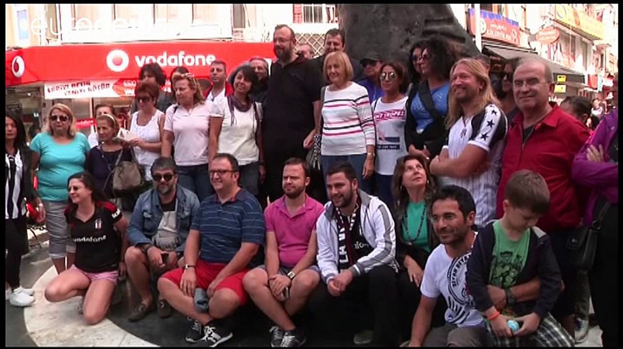 Solidaritätsaktion für Krankenschwester in kurzen Hosen