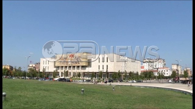 Ora News - Parkingu tek Sheshi Skënderbej do të administrohet nga bashkia