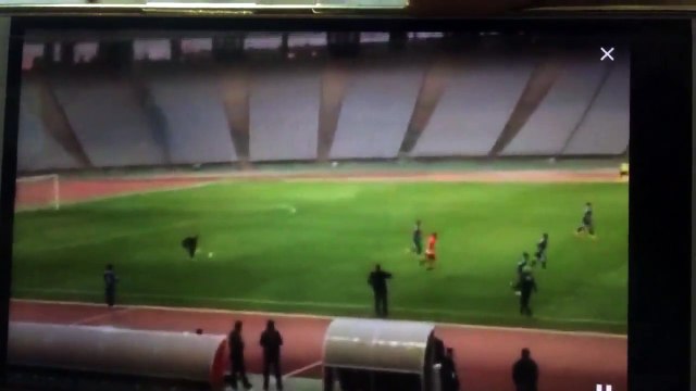 Boffin orta sahadan gol attı