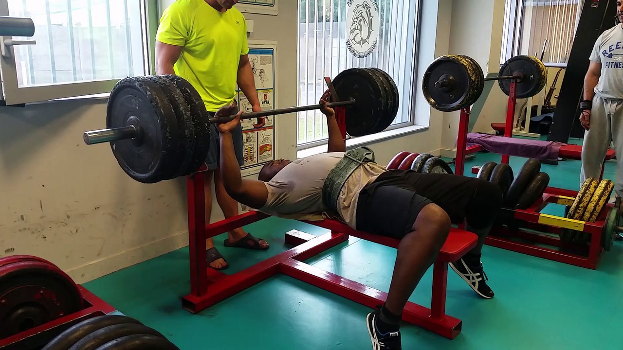 Une pousse à 140kg.