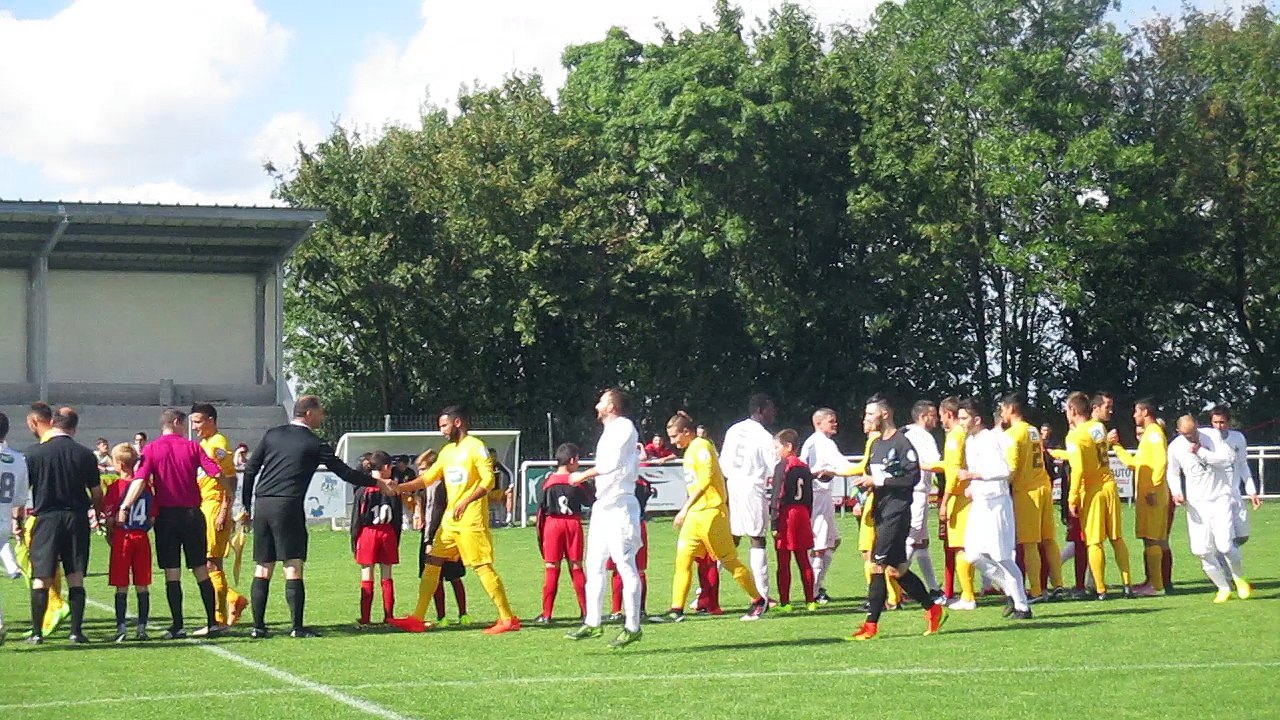 ESCORT KIDS DES JOUEURS DE L'EMF POUR L'ÉQUIPE EXIREUIL LORS DE LA RENCONTRE FACE À L'AS COZES (CFA2) POUR LE 4ÈME TOUR DE LA COUPE DE FRANCE, DIMANCHE 25 SEPTEMBRE 2016.