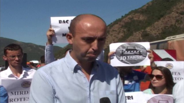 Report TV - Taksa, mirditorët në protestë bllokojnë Rrugën e Kombit