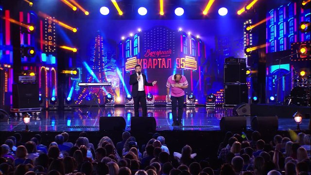 Прыгнуть с вертолёта, бежать и петь -Виктор Бронюк на кастинге-Вечерний Квартал на Концерте Юрмалето