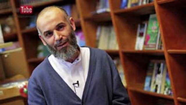 بالقرآن الكريم اهتدى والآيات 36 و37 و38 و39 و40 من سورة النساء جعلت أرنارد فان دورن الهولندي منتج الفيلم المسيئ للرسول مجمّد صلّى الله عليه وسلّم يهتدي إلى الإيمان بالله ويعتنق الإسلام Guided by the Holy Quran and verse