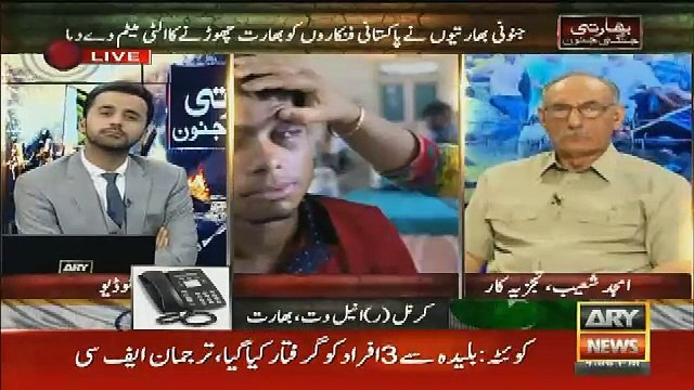 Jounalist Waseem Badami And Iqrar-ul-Hassan Taking Class Of Indian Army General Anil Datt
