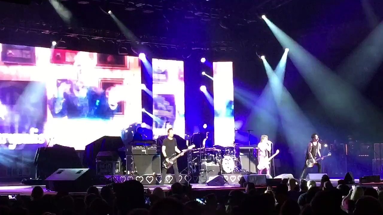Joan Jett & The Blackhearts 'Bad Reputation' (Live in West Palm Beach, FL, 09-23-2016)