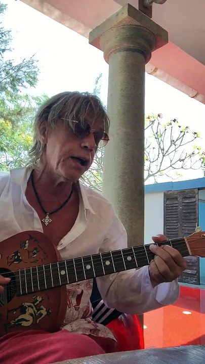 2016/03/19 Jean-Louis Aubert : Jusqu'a ce que le vent tombe (Pondicherry-India) (Facebook)