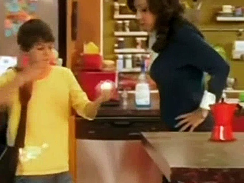 Wizards of Waverly Place - S 1 E 3 - I Almost Drowned In a Chocolate Fountain!