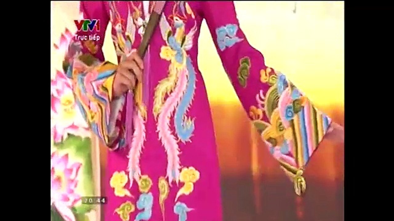 Phần thi áo dài của thí sinh Hoa hậu Việt Nam 2014 - Vòng chung kết