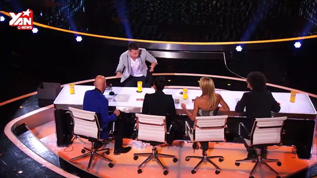 iPhone Magic Trick - America's Got Talent 2014