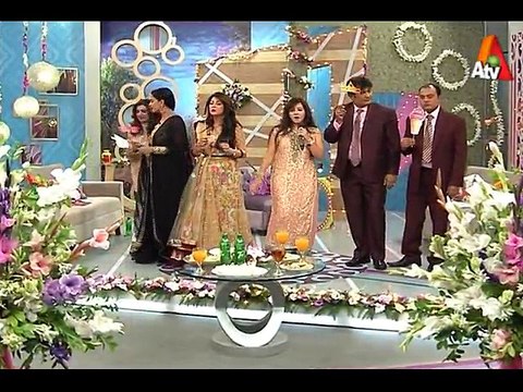 Veena Malik & Sundas Khan dancing on Rabi Pirazada Performance
