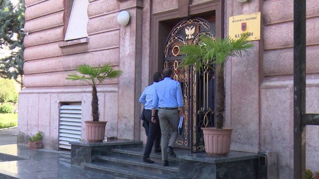 RREZIKOHET KONSENSUSI PER VETINGUN, OPOZITA DO TE PARAQESE NE KOMISION PROPOZIMET E SAJ LAJM