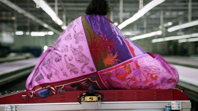 La Fabrique de la Soie , le carré Hermès révélé