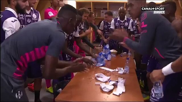La joie des footballeurs de Toulouse après leur victoire contre le PSG