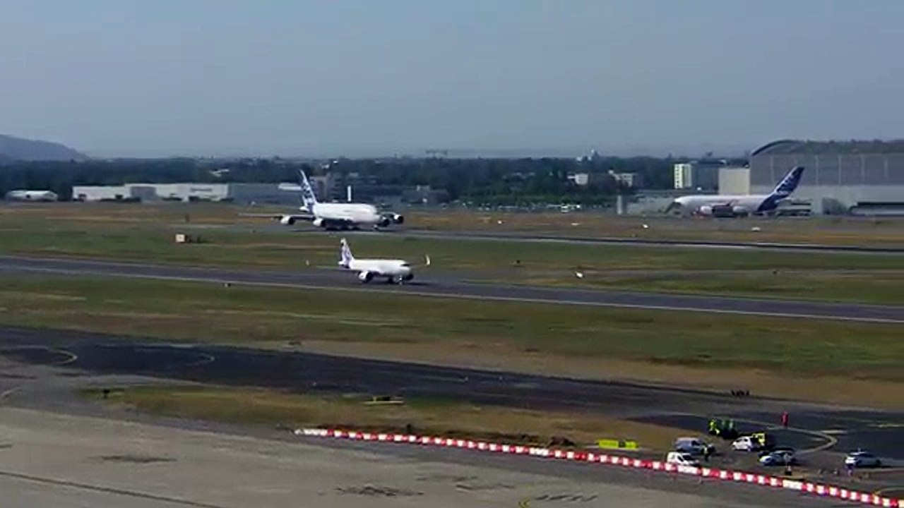 Airbus fait voler sa famille de 4 avions (a320 neo, a330, a350 a380)