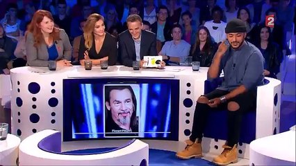 Slimane offre son bonnet à Yann Moix dans ONPC