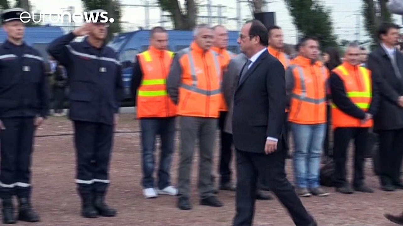 Frankreichs Präsident François Hollande besucht Calais