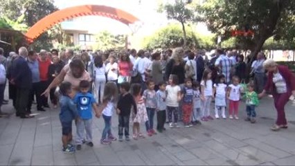 İzmir Anıtkabir'e Götürecekleri Çiçekleri Zübeyde Hanım'ın Kabrinde Yetiştirecekler