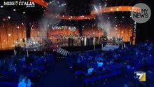 Critiquée pour ses rondeurs, la première dauphine de Miss Italie vole la vedette à la miss !