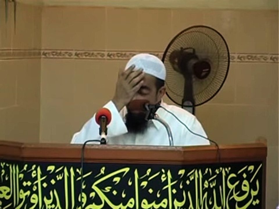 Hukum Suami Isteri Bercium Mulut..'Tok Imam Keluar Belon' - Ustaz Azhar Idrus