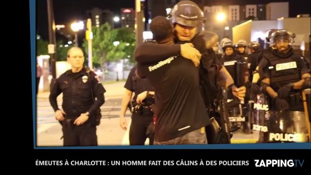 Émeutes à Charlotte : Un homme noir fait des câlins à des policiers, les images insolites (Vidéo)