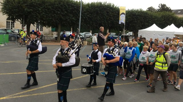 Départ de la marche pour les Virades de l'espoir