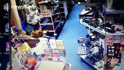 Un esprit sévit dans un magasin d'antiquités - Flippant