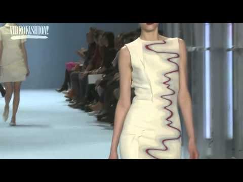 Carolina Herrera - Autumn/Winter 2015-16 | Runway Highlights