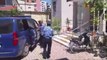 Report TV - Autori i krimit makabër Jorgo Zani mbërrin me fugon policie në Gjykatën e Vlorës