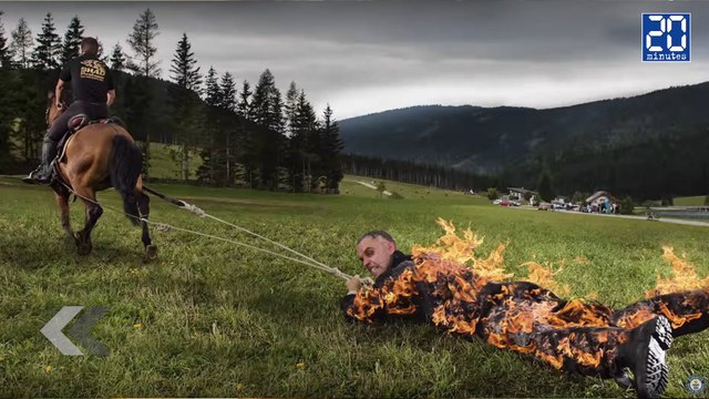 Il s'enflamme et se fait trainer par un cheval - Le rewind du lundi 26 septembre 2016.