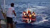 Tragjedia e radhës në Mesdhe, mbytet varka me refugjatë - Top Channel Albania - News - Lajme