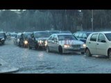 Report TV - ''Çmendet’’ moti në Tiranë, reshje të dendura shiu, kaos në trafik