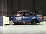 1998 Volkswagen Passat moderate overlap IIHS crash test