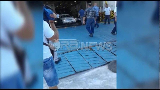 Ora News- Trupi i pajetë i Erjon Toros mbërrin në Vlorë