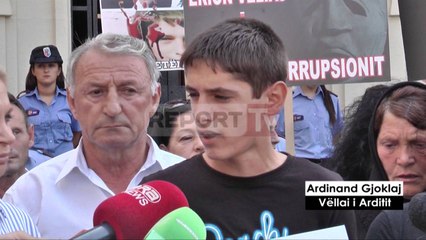 Report TV - Vdekja e 17-vjeçari në landfill, PD protestë te baskia:Të zbardhet ngjarja