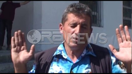 Ora News - Me 5 invalidë në shtëpi, bojaxhiun nuk e paguajnë për shkollën e lyer