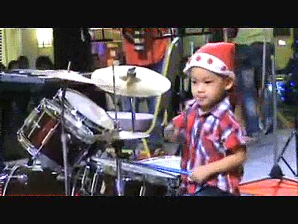 Niño Tocando Bateria