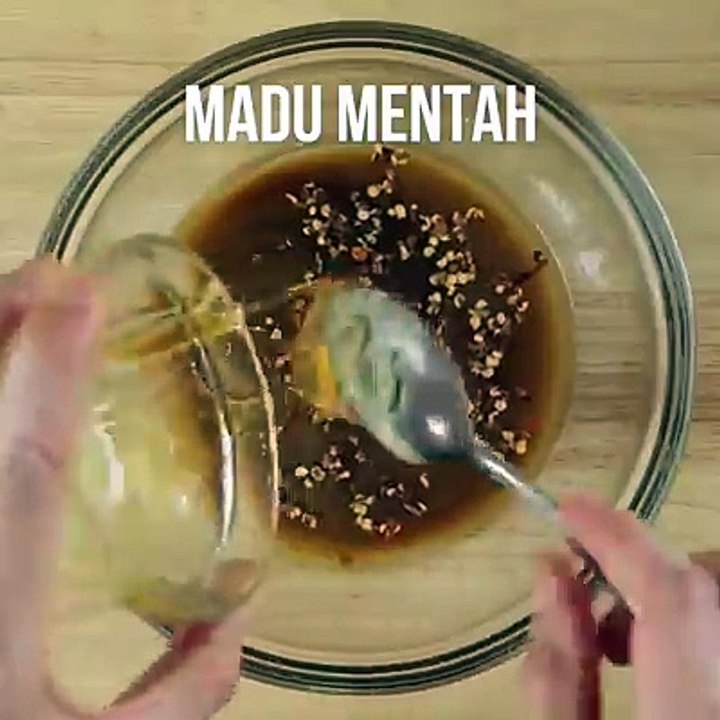Chow Mein Zucchini dengan Ayam Wijen