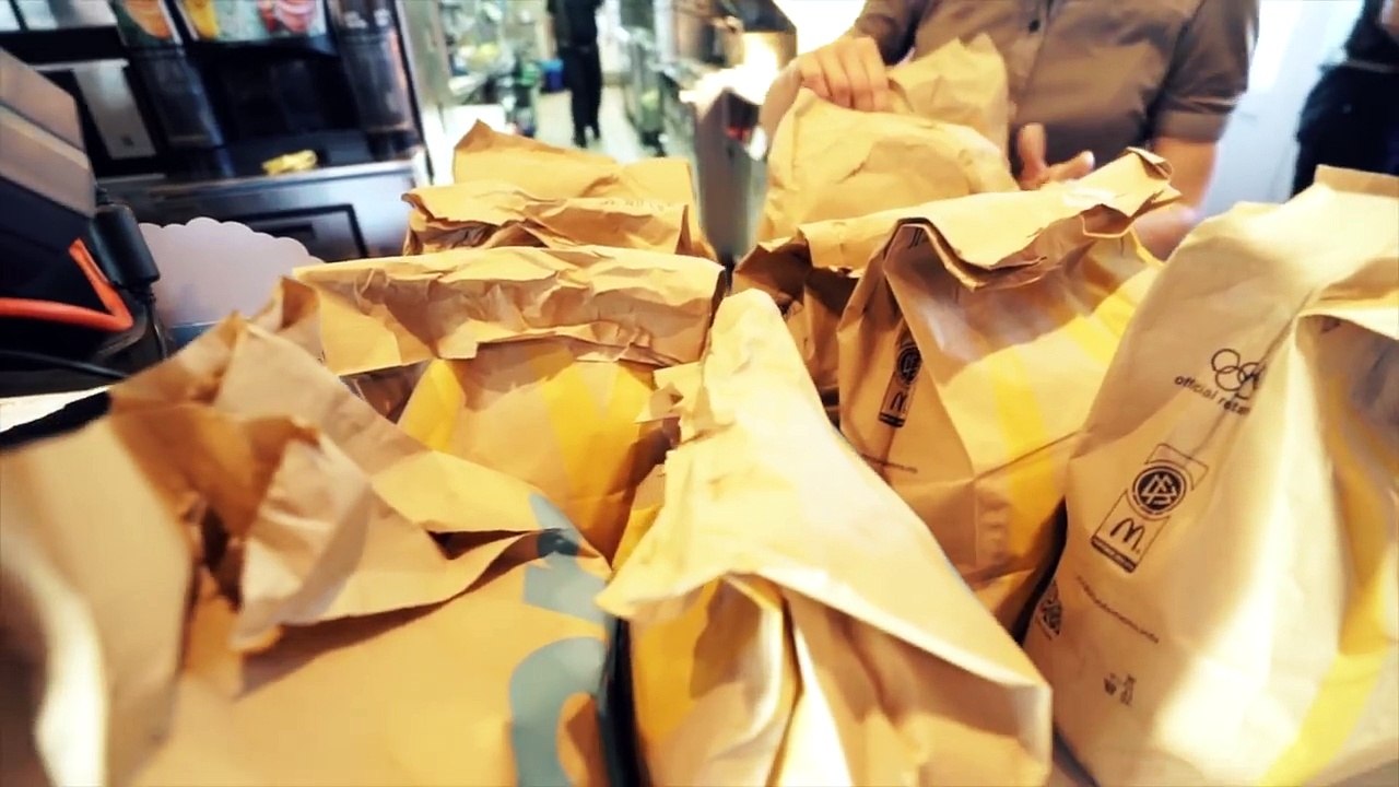 1.000 CHEESEBURGER BESTELLEN! 