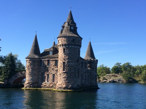 Beauty of 1000 Island Canada.....Spectacular and very beautiful views of Glory Creator and human ability ....... worth seeing جمال ال 1000 جزيرة كندا..... مناظر خلابة وجميلة جدا وسبحان الخالق علم الانسان ما لا يعلم....... يستحق المشاهدة
