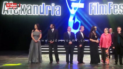 بالفيديو.. الفيلم المصرى"روج" يحصد جائزة كمال الملاخ.. وبانوس كركانى على "يوسف شاهين"