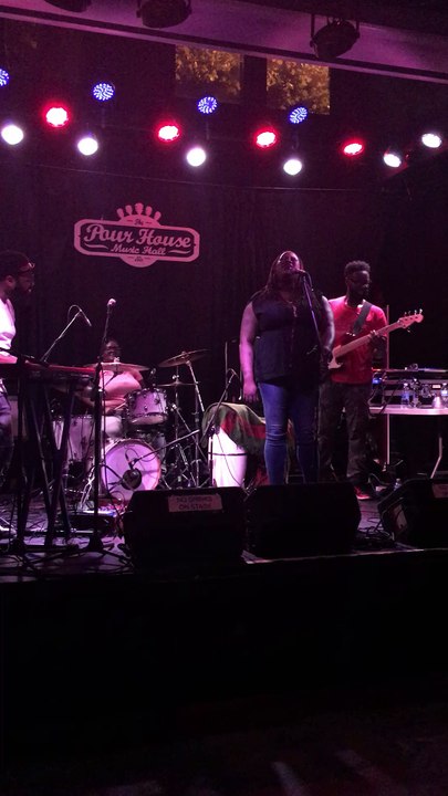 Queens Guard covers Roberta Flack "Killing Me Softly"