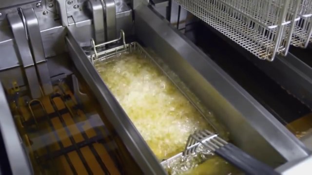 Comment son produits les Nuggets McDonalds... Fake ?