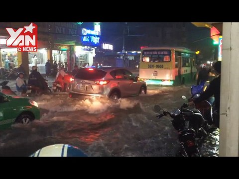 Trận mưa lịch sử chiều 26/9, Sài Gòn ngập chìm trong biển nước