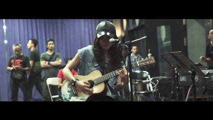 26 SCTV Behind The Stage - Young Girlz