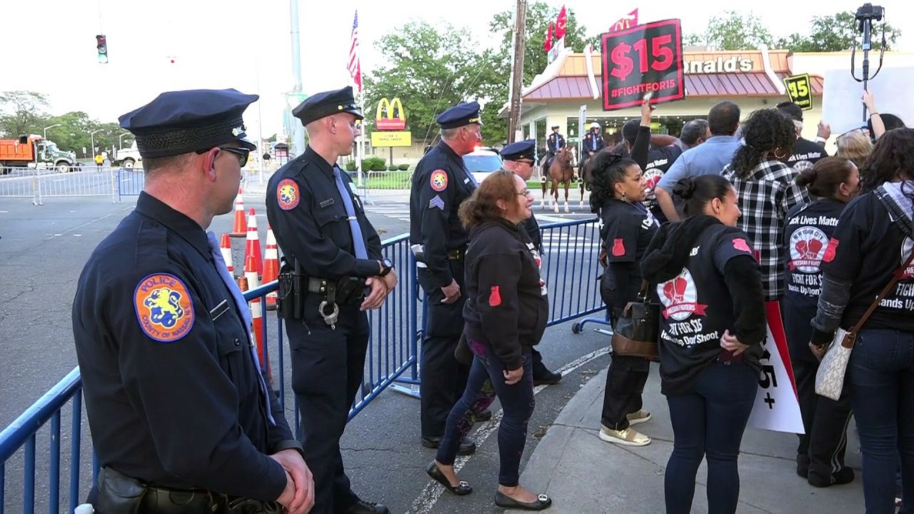 Heftiger Schlagabtausch bei erstem TV-Duell Clinton-Trump