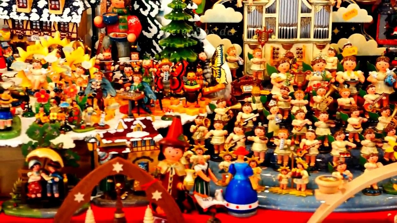 Wooden Toys and OMG Mouth Figurines for Christmas Decoration